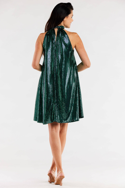 Sukienka trapezowa z dekoltem halter neck błyszcząca zielona