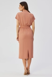 Elegancka sukienka ołówkowa z kołnierzem różana