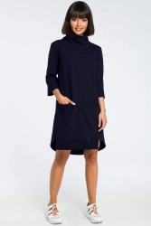 Trapezowa sukienka bawełniana z golfem granatowa