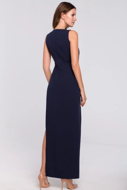 Piękna wieczorowa sukienka o wydłużonej linii jednego boku