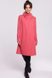 Sukienka bawełniana oversize trapezowa ze stójką różowa