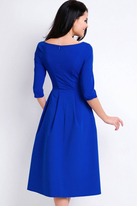 Elegancka sukienka rozkloszowana midi z kontrafałdami niebieska