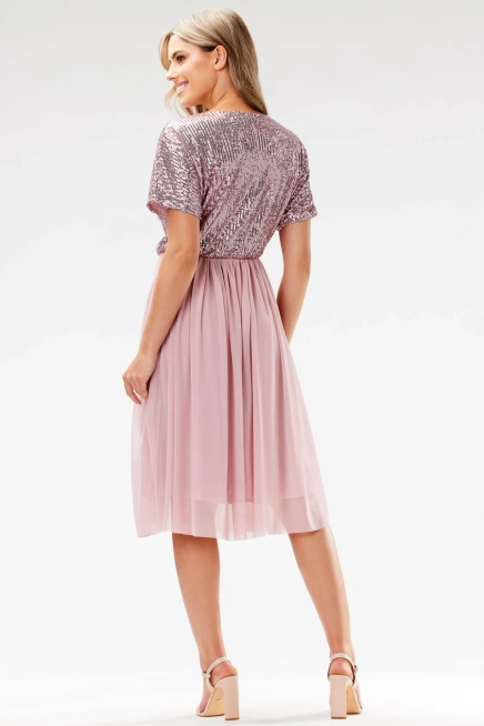 Koktajlowa sukienka na wesele rozkloszowana z cekinami róż