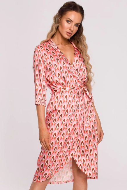 Satynowa sukienka kopertowa z dekoltem V i wiązaniem różowa