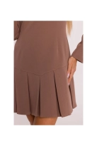 Elegancka krótka sukienka trapezowa z kontrafałdami brązowa