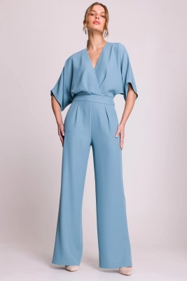 Elegancki kombinezon damski z kopertowym dekoltem błękitny