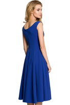 Sukienka wieczorowa rozkloszowana z dekoltem V niebieska