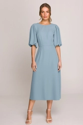 Elegancka sukienka koktajlowa z bufiastymi rękawami błękitna