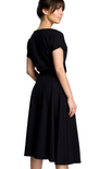 Rozkloszowana sukienka midi z paskiem w talii zbluzowana góra czarna