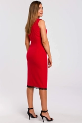 Elegancka sukienka ołówkowa z rozcięciem i koronką czerwona