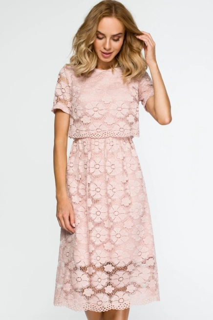 Sukienka na wesele koronkowa lekko rozkloszowana pudrowy róż