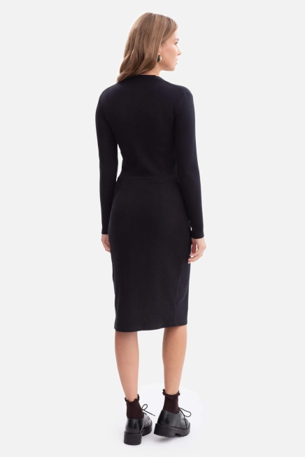 Bawełniana sukienka dzianinowa ołówkowa z dekoltem V czarna