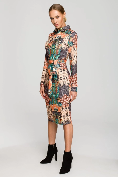 Ołówkowa sukienka z odważnym nadrukiem koszulowa góra