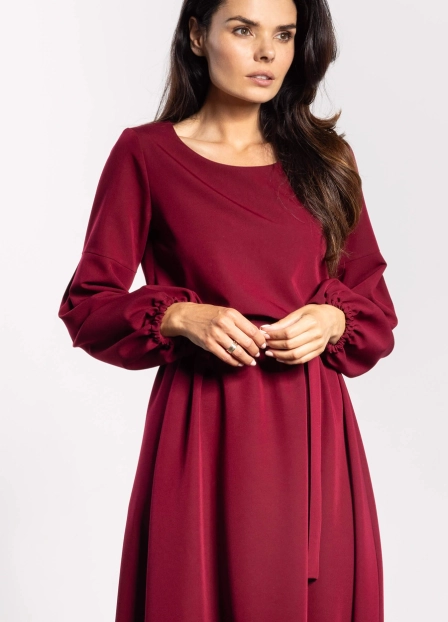 Elegancka sukienka rozkloszowana z długim rękawem bordowa