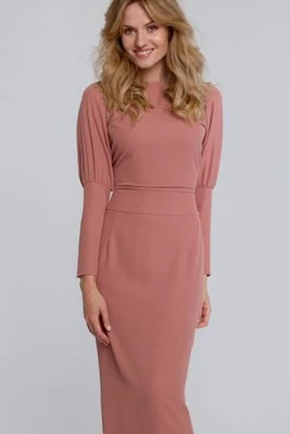 Elegancka długa sukienka ołówkowa z rozcięciem pudrowa
