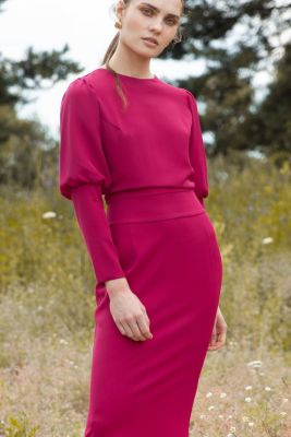 Elegancka sukienka z odkrytymi plecami i rozcięciem fiolet