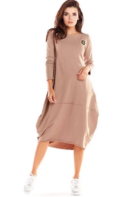 Bawełniana sukienka z dopasowaną górą i obszernym dołem beż