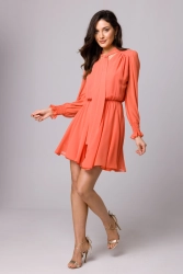 Szyfonowa sukienka koktajlowa z bufiastymi rękawami koralowa