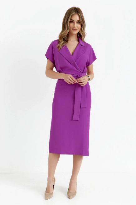 Elegancka sukienka ołówkowa z kołnierzem fioletowa
