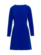 Elegancka sukienka trapezowa z patkami w talii chabrowa