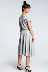 Rozkloszowana sukienka midi z paskiem zbluzowana góra szara