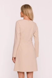 Elegancka sukienka trapezowa z patkami w talii beżowa