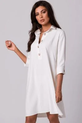 Luźna sukienka z kołnierzykiem guzikami i kieszeniami ecru