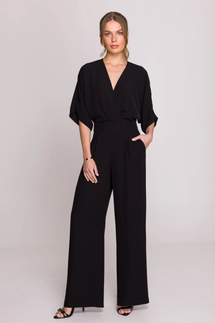 Elegancki kombinezon damski z kopertowym dekoltem czarny