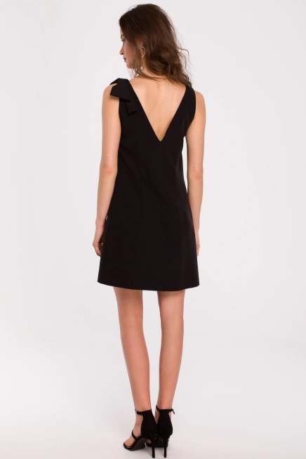 Sukienka trapezowa mini dekolt V i szerokie ramiączka czarna