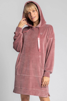 Welurowa sukienka kangurka z kapturem bawełniana pudrowy róż