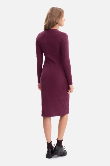 Bawełniana sukienka dzianinowa ołówkowa z dekoltem V fiolet