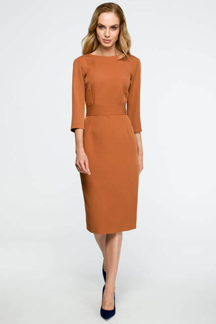 Elegancka sukienka ołówkowa midi z dekoltem V na plecach brązowa