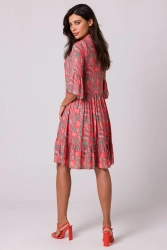 Sukienka rozkloszowana z falbaną z nadrukiem koszulowa