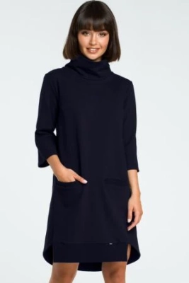 Trapezowa sukienka bawełniana z golfem granatowa