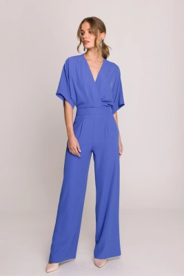Elegancki kombinezon damski z kopertowym dekoltem niebieski
