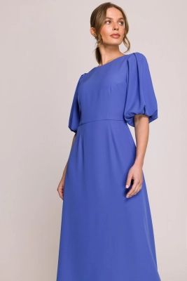 Elegancka sukienka koktajlowa z bufiastymi rękawami niebieska