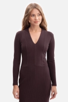 Bawełniana sukienka dzianinowa ołówkowa z dekoltem V c.brąz