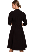 Elegancka sukienka rozkloszowana z dekoltem V i długim rękawem czarna