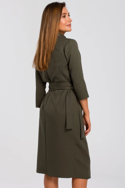 Elegancka sukienka biznesowa kopertowa z paskiem zielona