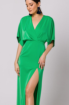 Długa sukienka z dekoltem V i rozcięciem kimonowa zielona