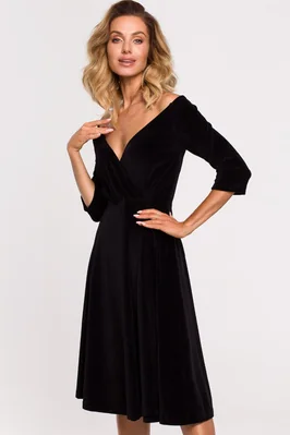 Sukienka welurowa rozkloszowana kopertowa dekolt V czarna