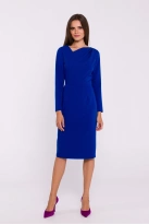 Elegancka sukienka ołówkowa z asymetrycznym dekoltem chaber