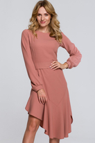 Asymetryczna sukienka z falbaną w stylu flamenco