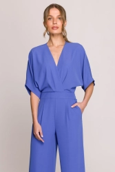 Elegancki kombinezon damski z kopertowym dekoltem niebieski