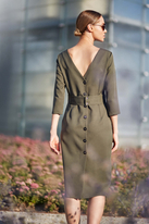 Elegancka sukienka ołówkowa midi z dekoltem V na plecach brązowa