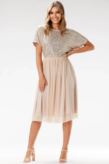 Koktajlowa sukienka na wesele rozkloszowana z cekinami beż