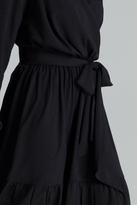 Sukienka boho rozkloszowana kopertowa midi z falbaną czarna