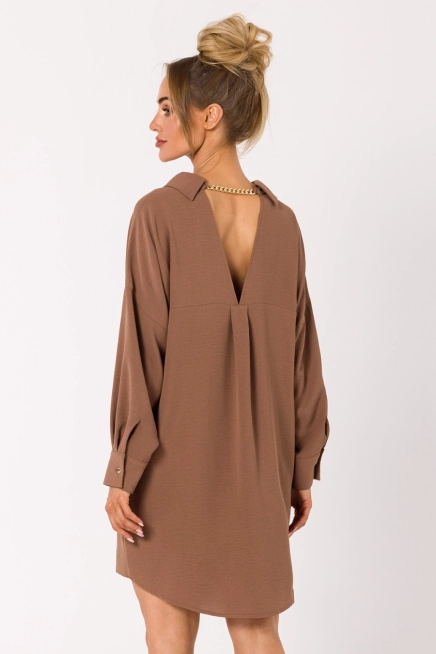 Sukienka koszulowa z dekoltem V na plecach brązowa