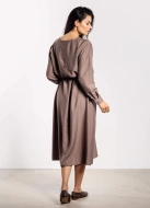 Elegancka sukienka rozkloszowana z długim rękawem taupe