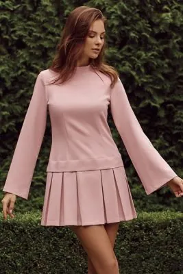 Elegancka sukienka mini z kontrafałdami różowa